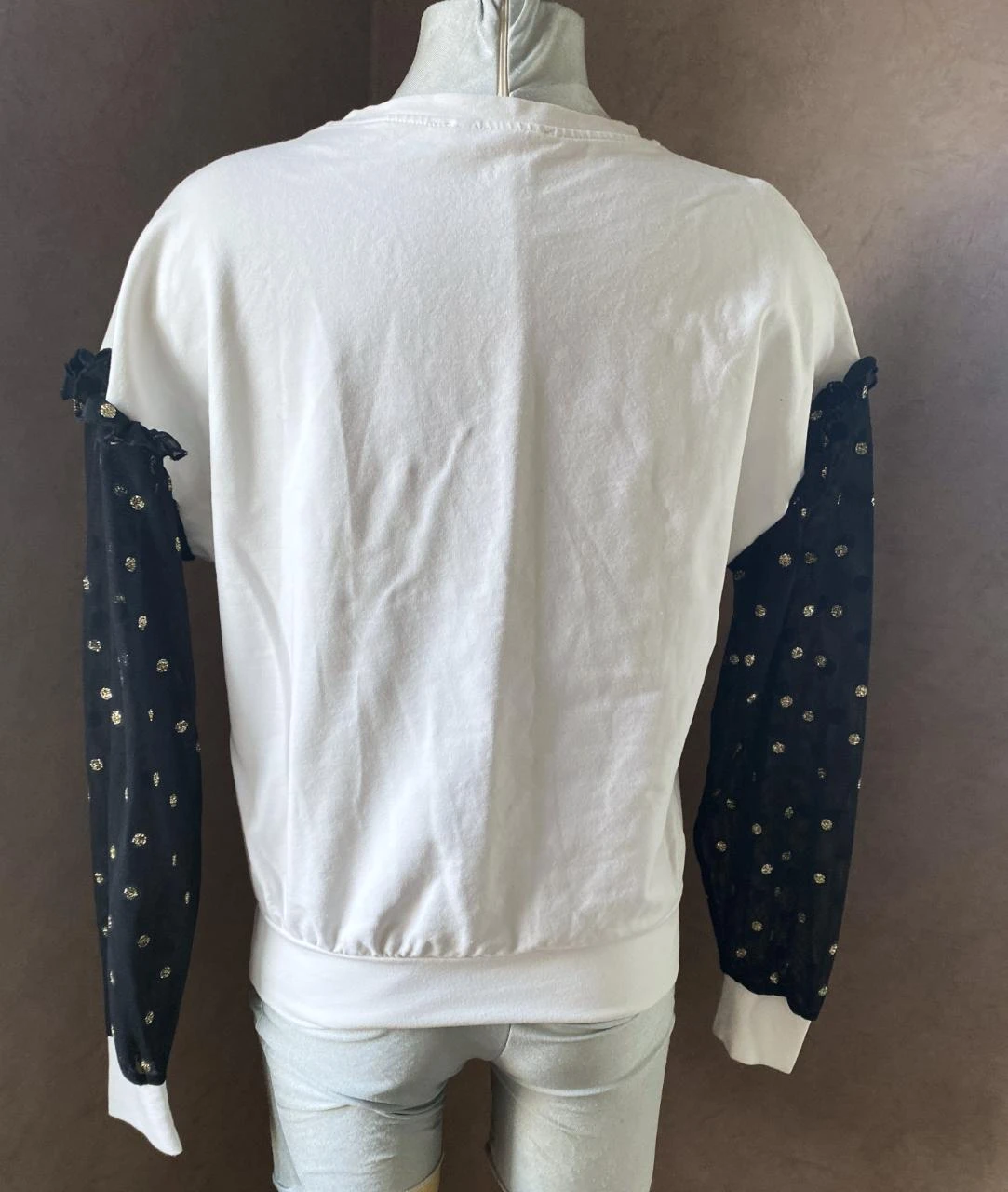 Suéter Rinascimento tamanho 36 branco mangas de voile preto com pontos dourados – chique e original – photo 6
